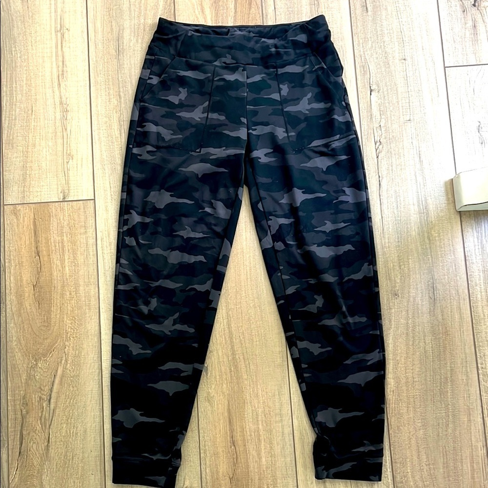 Athleta Girl Black Camouflage Joggers size XXL/16